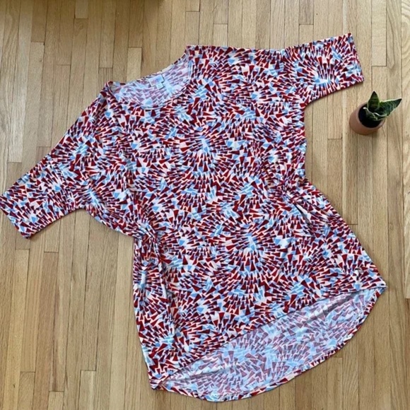 LuLaRoe Irma Tunic Top Red White Blue Kaleidoscope Print Hi-Lo 3/4 Sleeve Size L - Picture 1 of 1